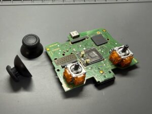 PS5コントローラー スティック 修理